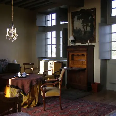 Manoir Du Plessis Au Bois Bed & Breakfast