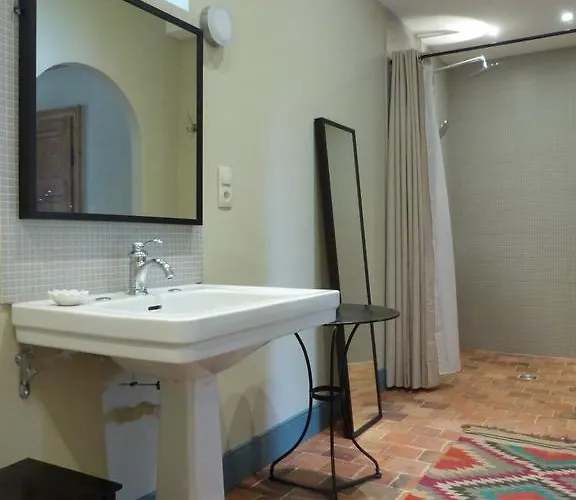 Manoir Du Plessis Au Bois Bed & Breakfast